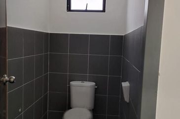 Shoplot at Meridin East for Rent 