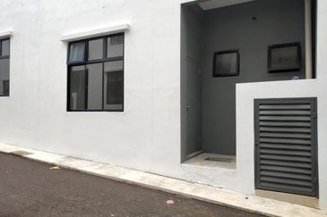 Shoplot at Meridin East for Rent 