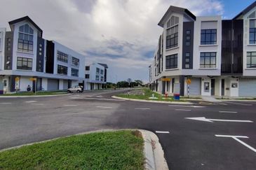 Shop at Meridin East Pasir Gudang for rent 