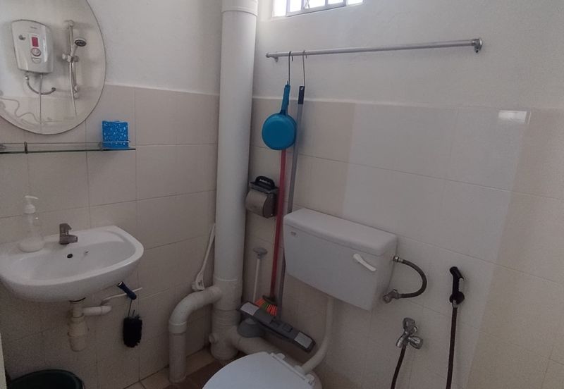 Damai Vista Apartment