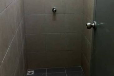 [Cheapest in market] Due Residensi  Teluk Kumbar for Rent