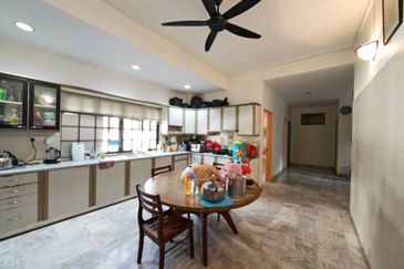 SL 8, Bandar Sungai Long