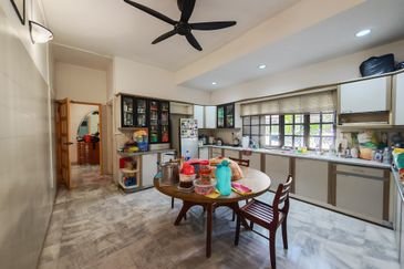 SL 8, Bandar Sungai Long