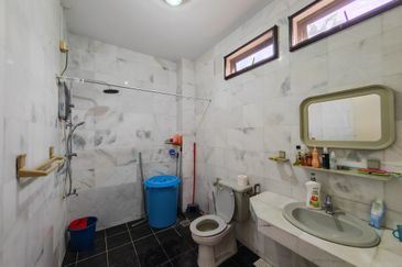 SL 8, Bandar Sungai Long