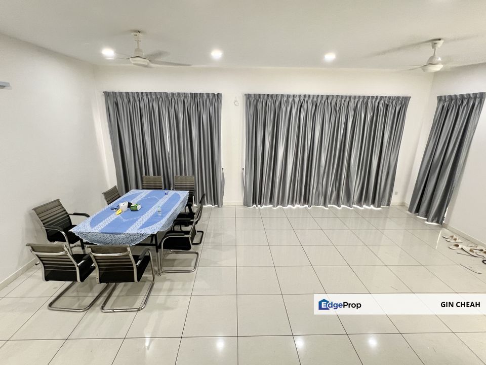 Twin Palms In Sungai Long, 3 Storey Semid End Lot For Sale, Super Big Side Land, Good Condition, Gated Guarded, Selangor, Kajang