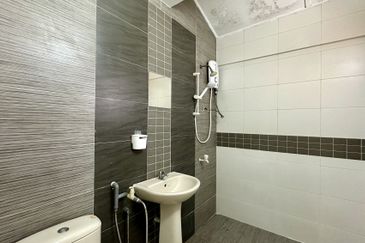 Jalan Mutiara Barat 5