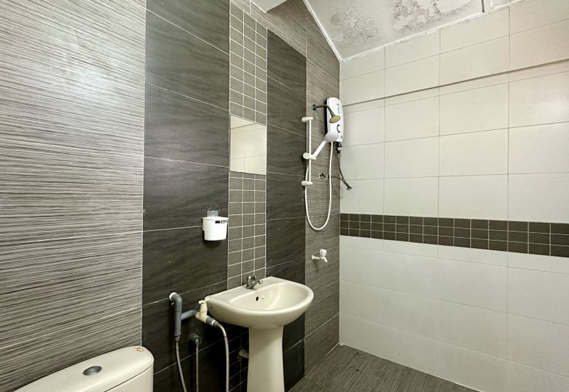 Jalan Mutiara Barat 5