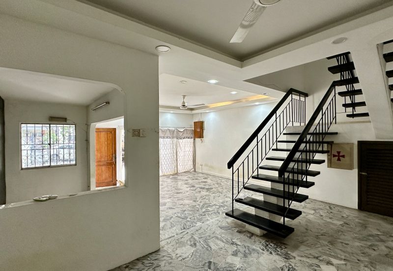 Jalan Mutiara Barat 5