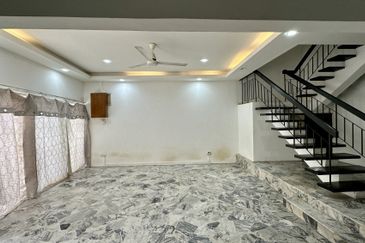 Jalan Mutiara Barat 5