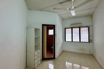 Jalan Mutiara Barat 5