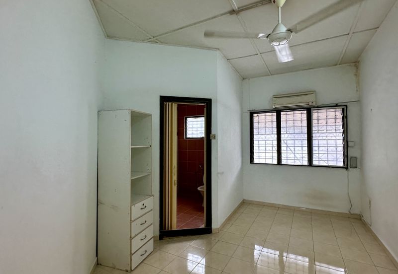 Jalan Mutiara Barat 5