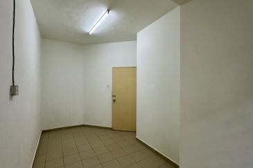 Jalan Mutiara Barat 5