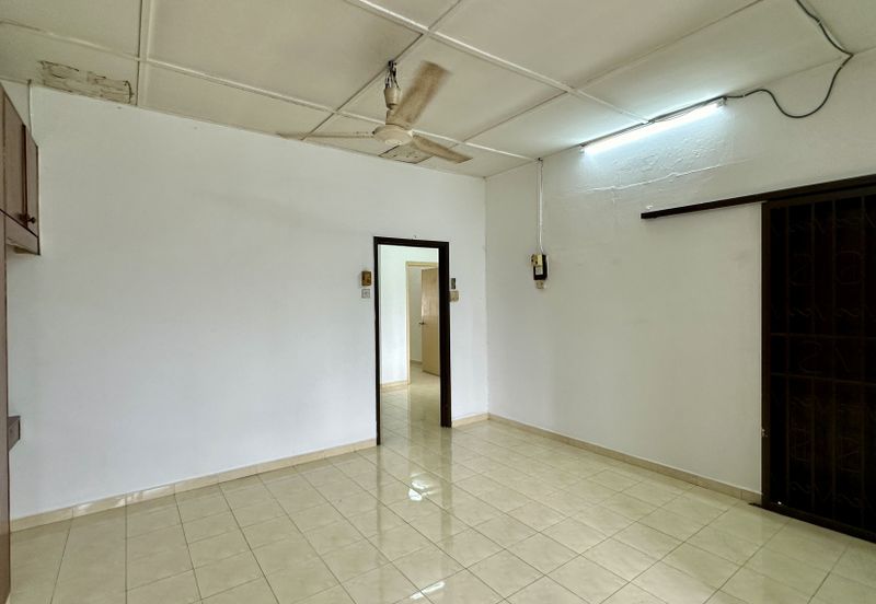 Jalan Mutiara Barat 5