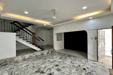 Jalan Mutiara Barat 5