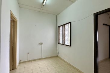 Jalan Mutiara Barat 5