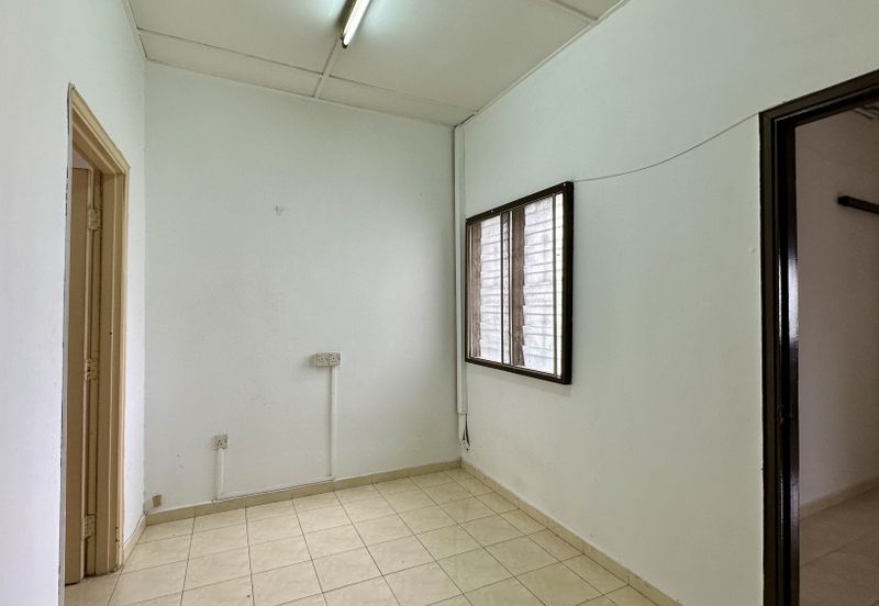 Jalan Mutiara Barat 5