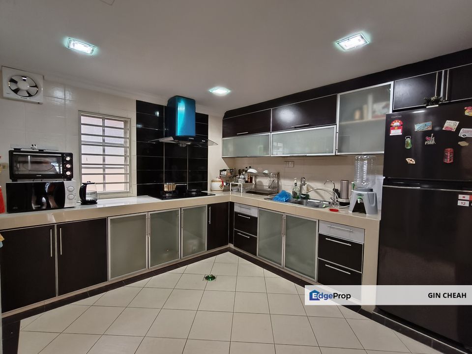 Bukit Serdang, 2.5 Storey Terrace For Sale, Freehold, Fully Renovated and Kitchen Extended, Good Condition and Location, Selangor, Seri Kembangan