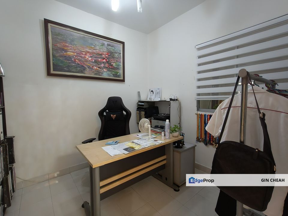 Bukit Serdang, 2.5 Storey Terrace For Sale, Freehold, Fully Renovated and Kitchen Extended, Good Condition and Location, Selangor, Seri Kembangan