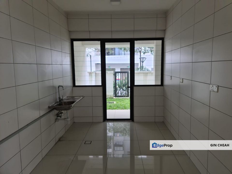 Bukit Mandarina in Cheras, 2.5 Storey Semid Villa For Sale, Gated Guarded, Walking Distance To UCSI, Good Location , Kuala Lumpur, Cheras