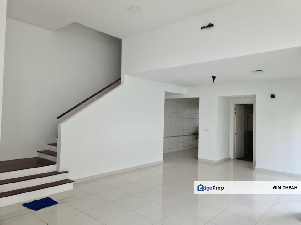 Bukit Mandarina in Cheras, 2.5 Storey Semid Villa For Sale, Gated Guarded, Walking Distance To UCSI, Good Location , Kuala Lumpur, Cheras