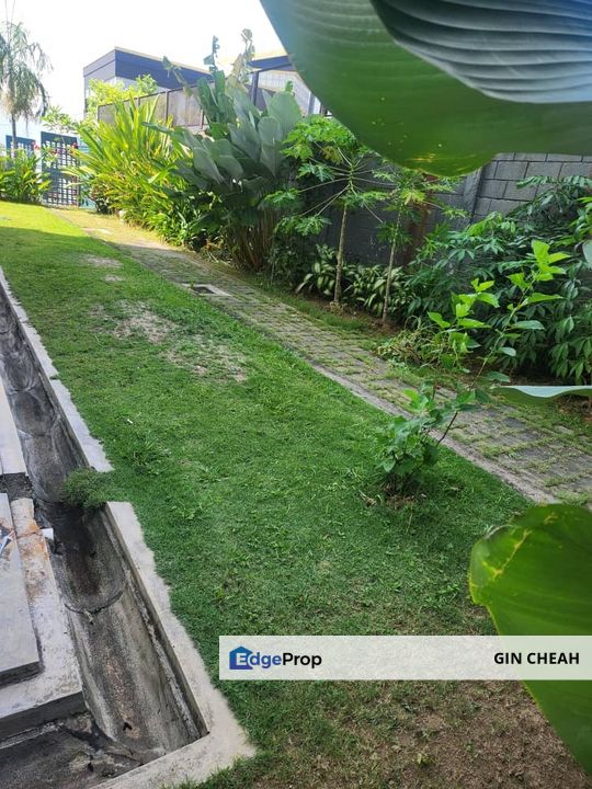 Taman Villa Perdana In Kajang, 3 Storey Bungalow For Sale, Freehold, Good Condition and Environment, Selangor, Kajang