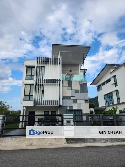 Taman Villa Perdana In Kajang, 3 Storey Bungalow For Sale, Freehold, Good Condition and Environment, Selangor, Kajang