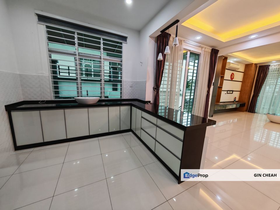 Saujana Villa In Kajang, 2.5 Storey Semid For Sale, Move In Condition, Kitchen Extended, Partly Furnish, Selangor, Kajang