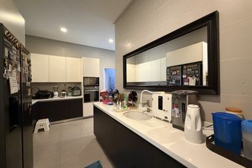 Avenue 6, Bandar Tun Hussein Onn