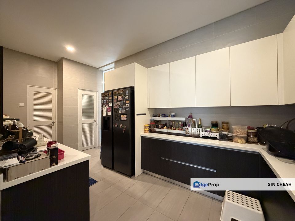 Avenue 6 In Bandar Tun Hussein Onn, 2.5 Storey Bungalow For Sale, With Pool, Guarded, Good Condition, Selangor, Cheras