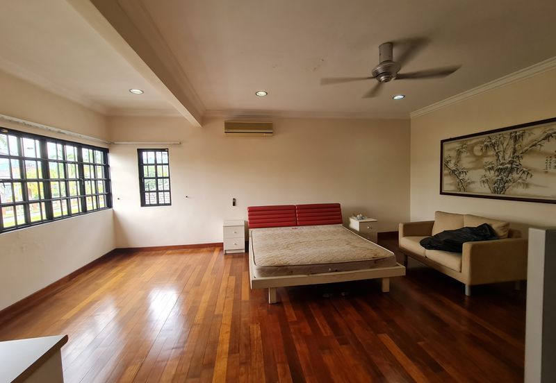 SL 4, Bandar Sungai Long