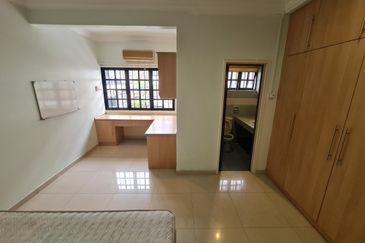 SL 4, Bandar Sungai Long