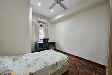 SL 4, Bandar Sungai Long