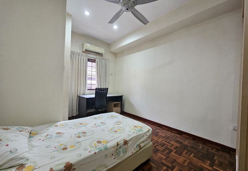 SL 4, Bandar Sungai Long