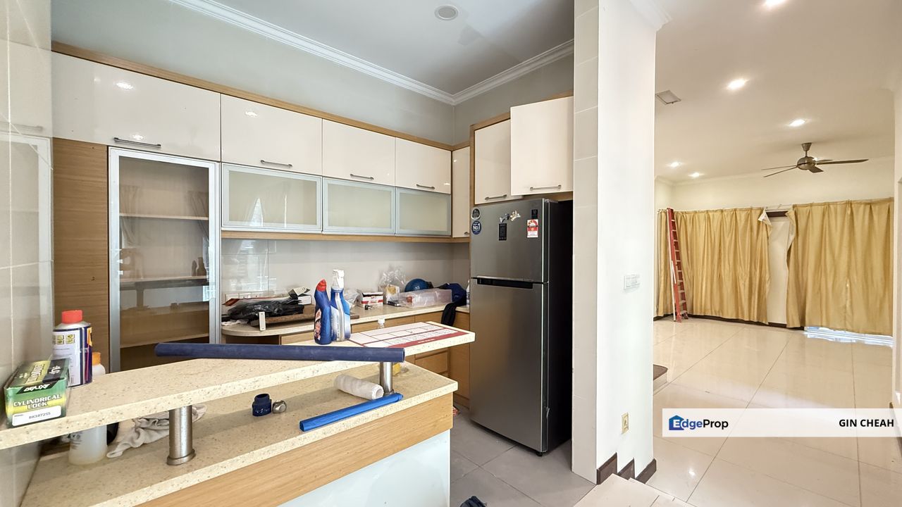 Beverly Heights In Ampang, 3 Storey Semid For Rent, With Lift, Gated Guarded, Fish Pool, Basic Unit, Selangor, Ampang