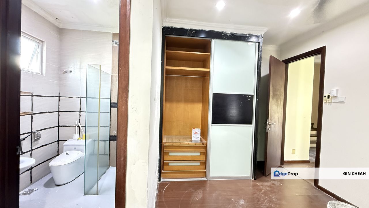 Beverly Heights In Ampang, 3 Storey Semid For Rent, With Lift, Gated Guarded, Fish Pool, Basic Unit, Selangor, Ampang