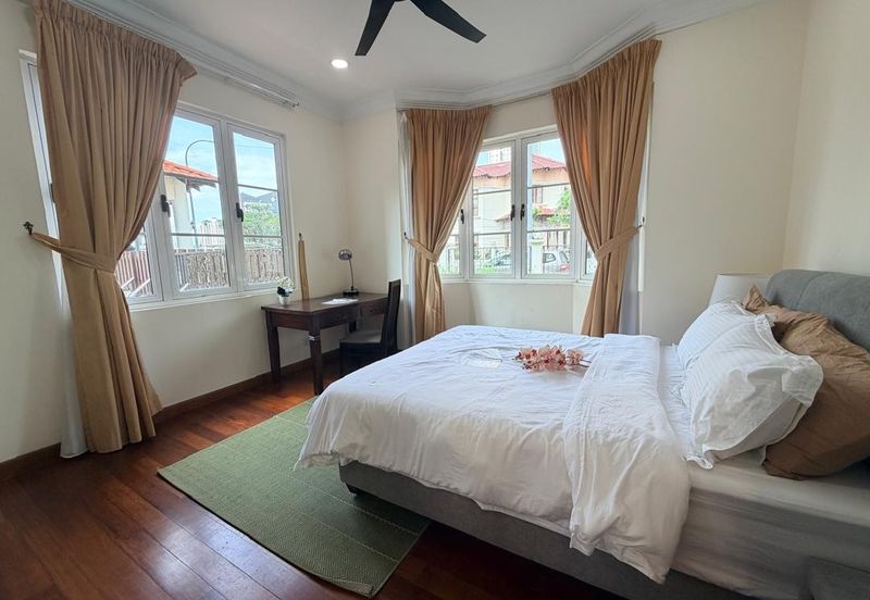 Kiara Peak (Puncak Kiara)