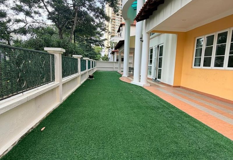 Kiara Peak (Puncak Kiara)