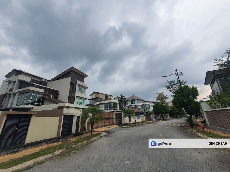 Lake Valley Avenue 6 In Bandar Hussein Onn, 3 Storey Bungalow For Sale, Facing Lake View, Selangor, Cheras