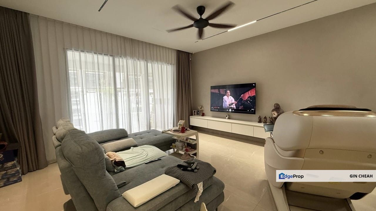 Rymba Garden In Jade Hills, 2.5 Storey Terrace For Sale, Renovated, Move In Condition, Selangor, Kajang