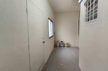 Bandar Sugai Long SL7, 2 Storey Terrace, New Painted, Gated Guarded