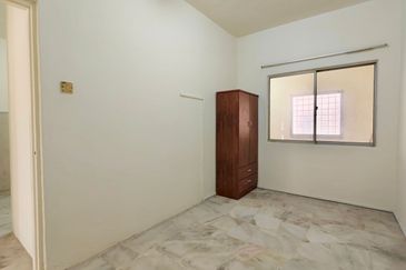 Bandar Sugai Long SL7, 2 Storey Terrace, New Painted, Gated Guarded