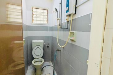 Bandar Sugai Long SL7, 2 Storey Terrace, New Painted, Gated Guarded