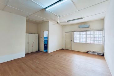 Bandar Sugai Long SL7, 2 Storey Terrace, New Painted, Gated Guarded