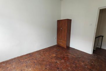 Bandar Sugai Long SL7, 2 Storey Terrace, New Painted, Gated Guarded