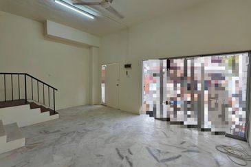 Bandar Sugai Long SL7, 2 Storey Terrace, New Painted, Gated Guarded