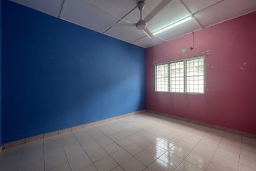 2 Storey Semi-D House For Sale In Bandar Sungai Long, Big Land Size