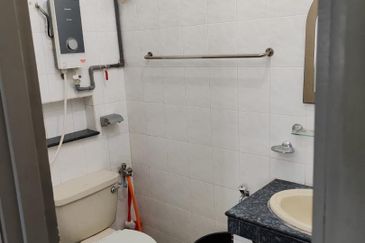 2 Storey Terrace House For Sale In Taman Rakyat Cheras, Renovated, Land 22x75, Good Condition