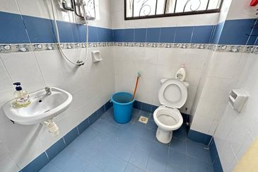 2 Storey Corner Terrace For Sale In Sungai Long, Renovated With Kitchen Extended, Gated Guarded Super Good Condition