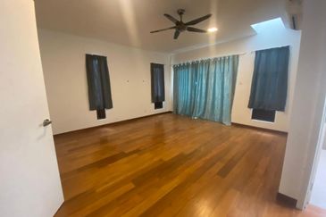 3 Storey Semid House For Sale In Taman Sunville, Individual Title, Super Good Condition