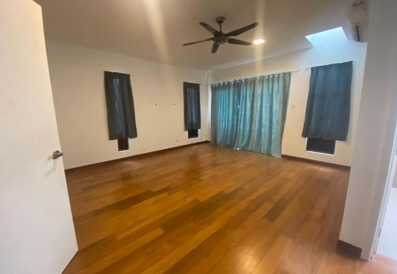 3 Storey Semid House For Sale In Taman Sunville, Individual Title, Super Good Condition